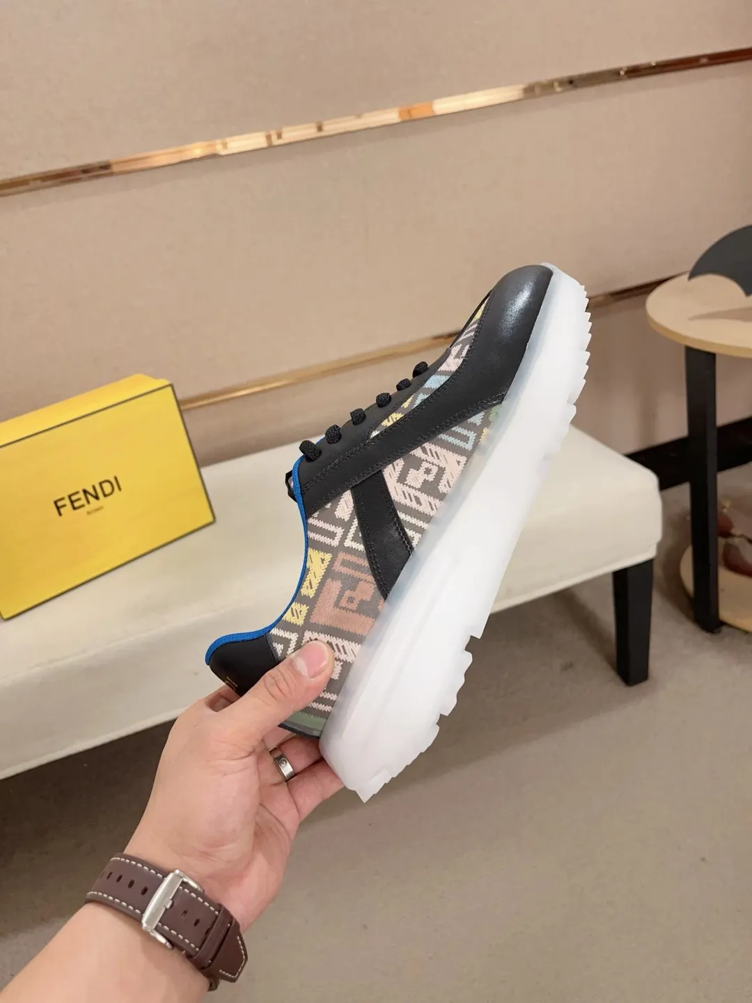 Men's shoes 💰 462💰 (fendi) New style 👊🏻 upper 🇮🇹 imported cowhide fabric 🇩🇪 lining imported sheepskin lining. The original outsole is molded to highlight the identity of every man, and the upper foot is elegant and stable🚶🏻🚶🏻The high-end custom counters reproduce the original version📯No matter the wind or rain, the shoe last remains unchanged and can withstand the verification of time🔍️,🔵 Size: 38-44